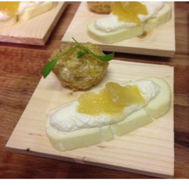 Red pepper with fresh cheese